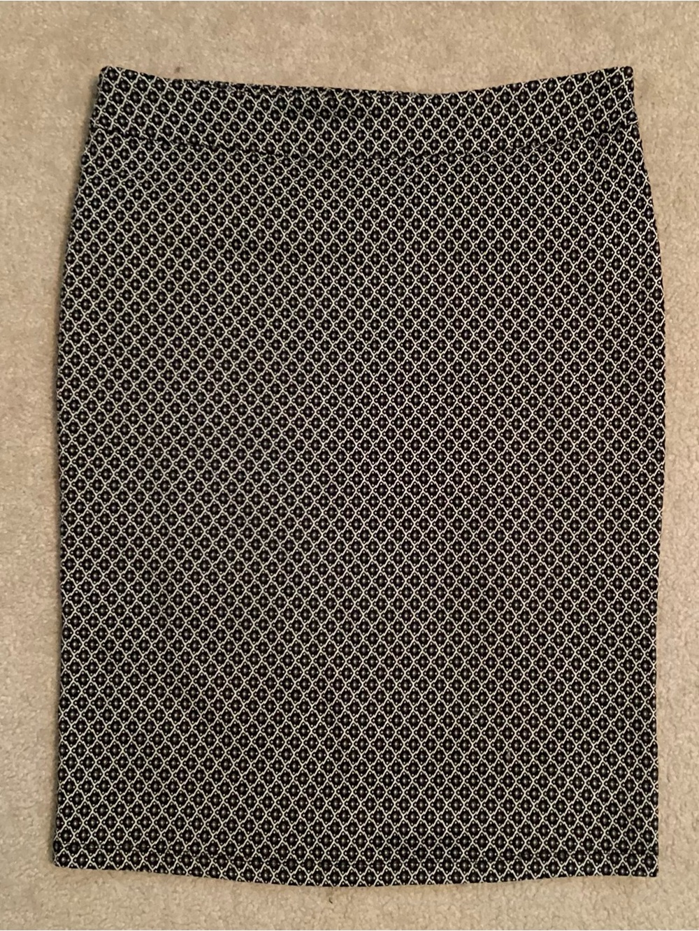 Soho Apparel Ltd. Ladies Patterned Pull On Skirt Size L